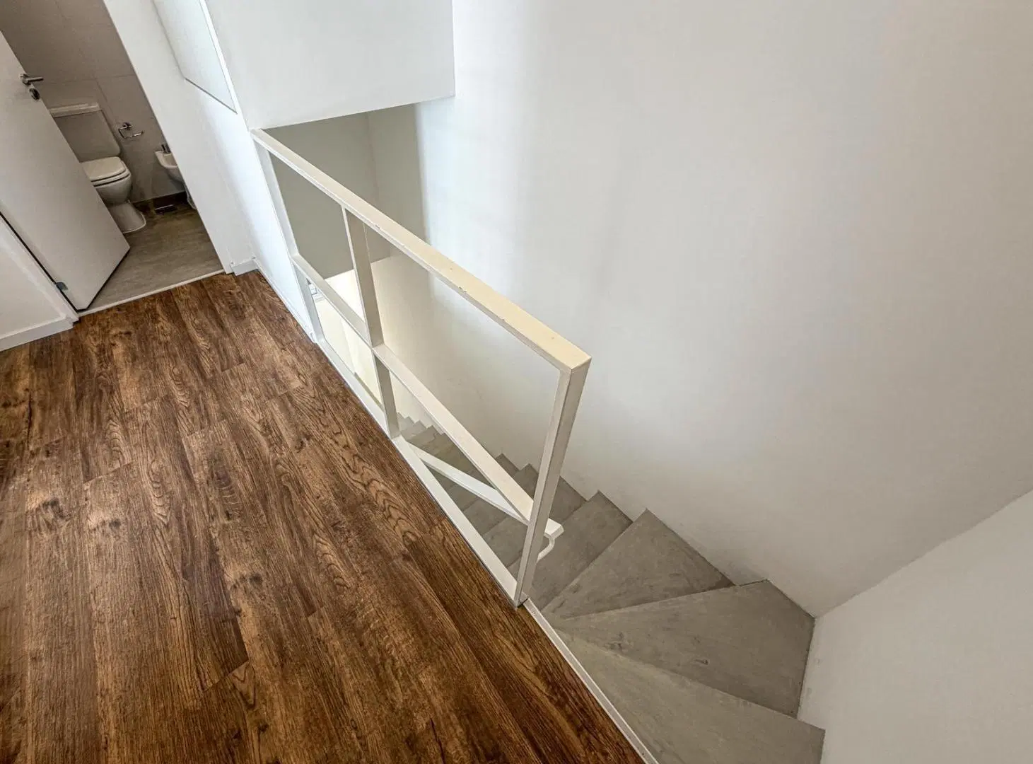 Casa de pasillo de 2 dormitorios con patio y radiadores a estrenar 5