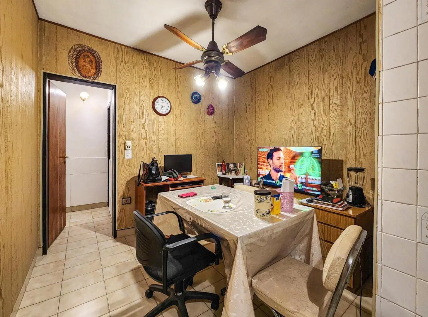 Casa de pasillo único con 2 dormitorios en una sola planta más patio y terraza 3