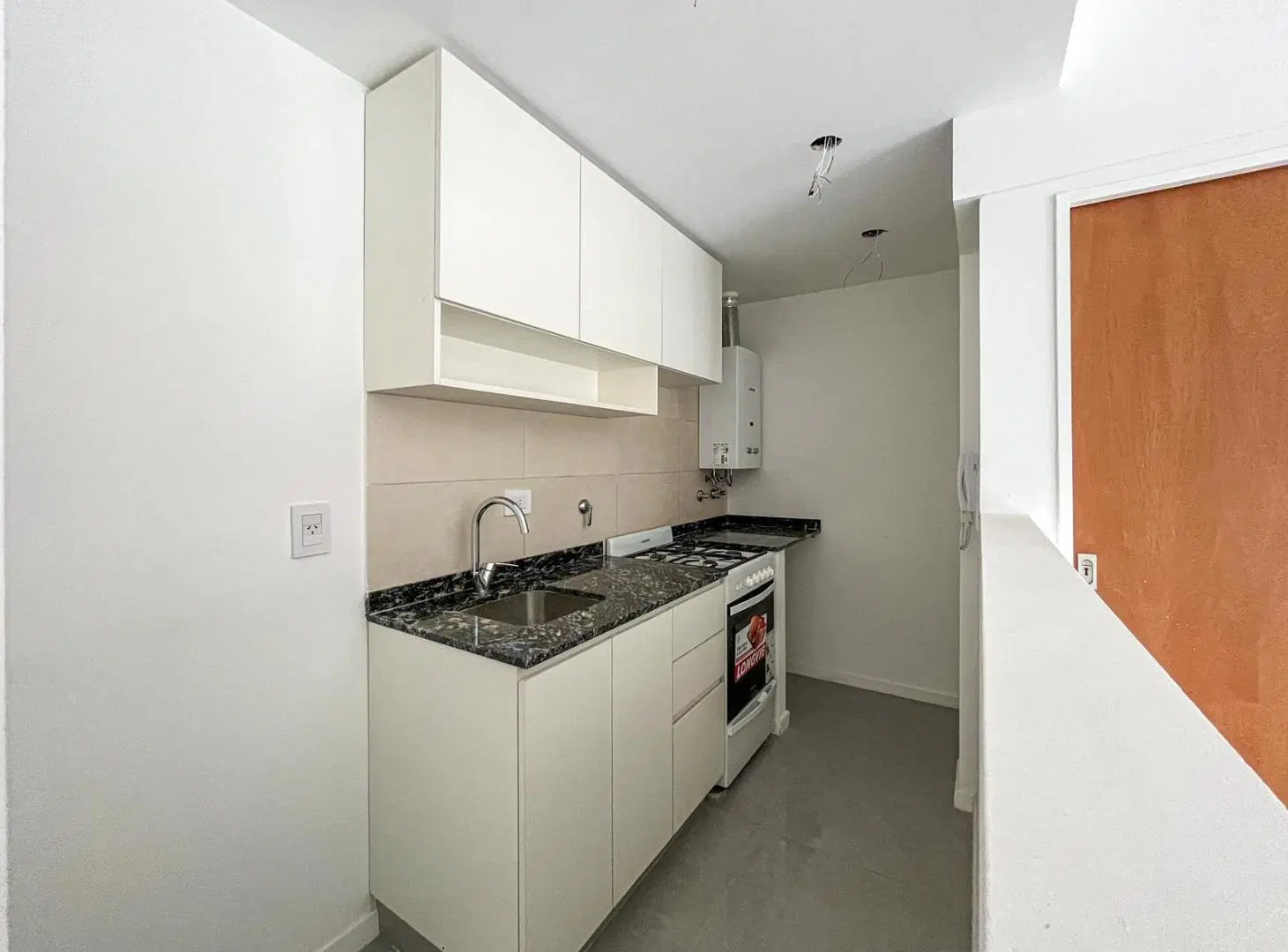Departamento de 1 dormitorio al frente con balcón a estrenar 3