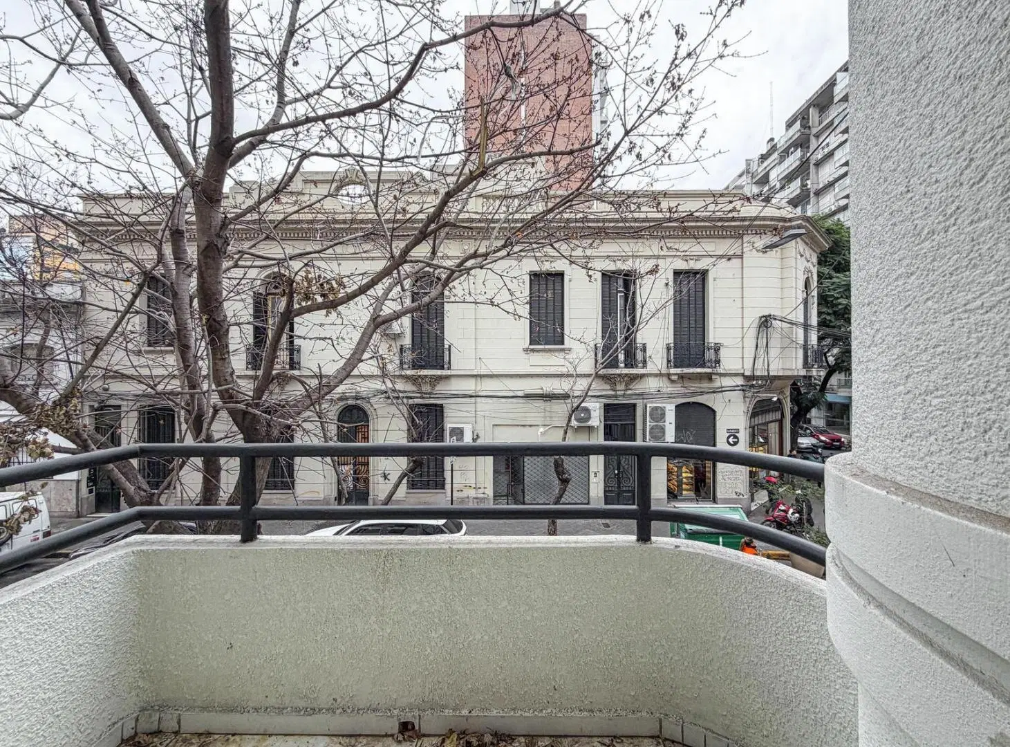 Casa en planta alta con 3 dormitorios, terraza y quincho 8