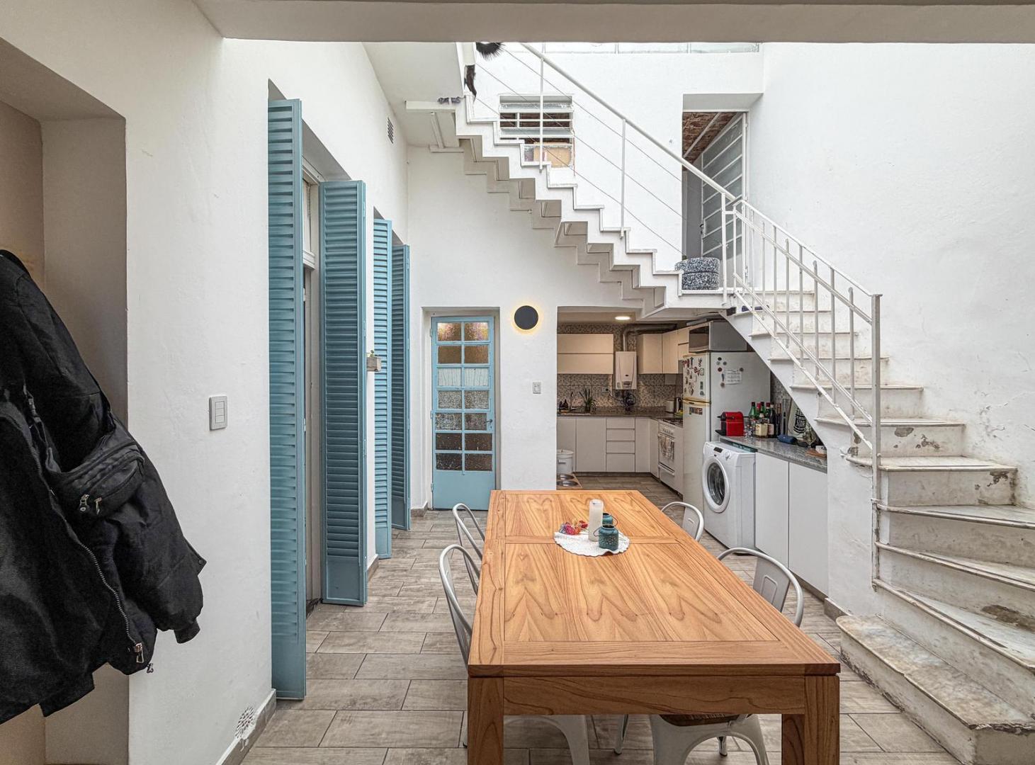 Foto de Casa de pasillo con 2 dormitorios, terraza y quincho propio, imagen 4
