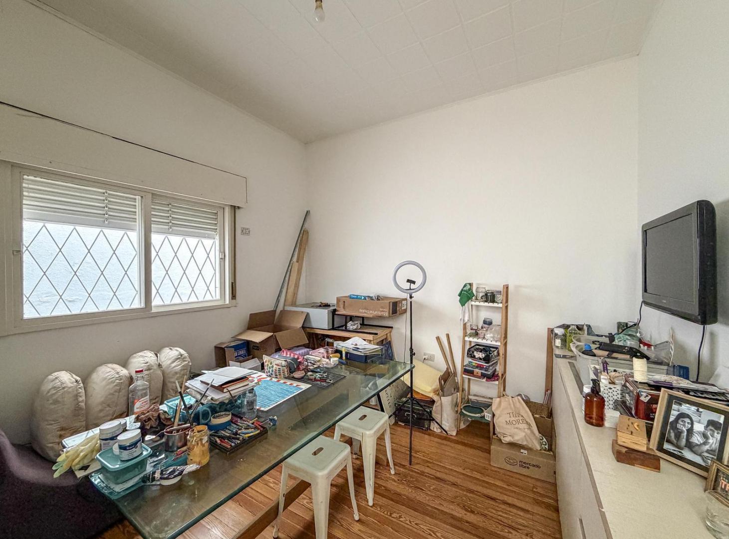 Foto de Casa de pasillo con 2 dormitorios, terraza y quincho propio, imagen 3