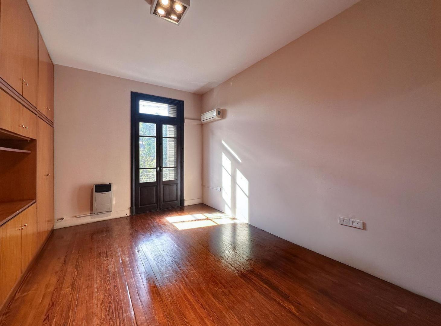 Foto de Casa en planta alta con 2 o 3 dormitorios, patio y terraza en Abasto, imagen 4