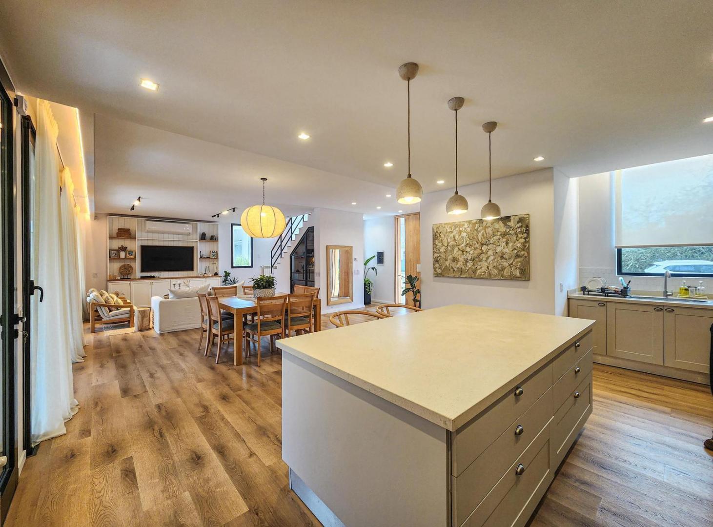 Foto de Casa de revista con 3 dormitorios, gran jardín con pileta en Puerto, imagen 1