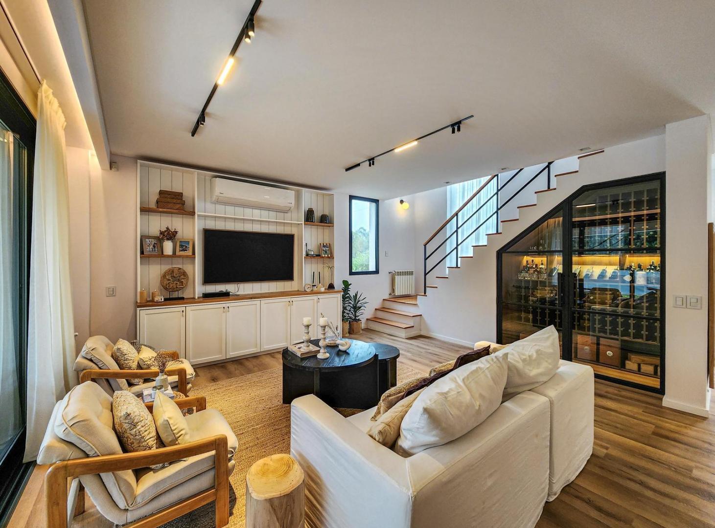 Foto de Casa de revista con 3 dormitorios, gran jardín con pileta en Puerto, imagen 5