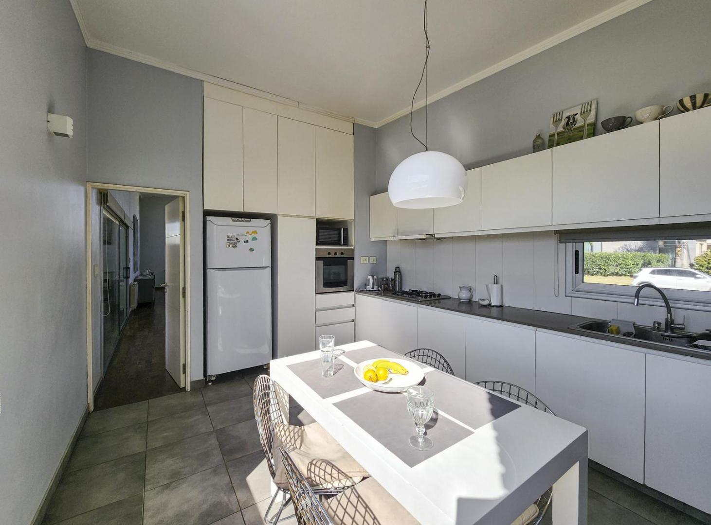 Foto de Casa de 3 dormitorios con gran diseño y pileta en Barrio Cerrado Puerto, imagen 3
