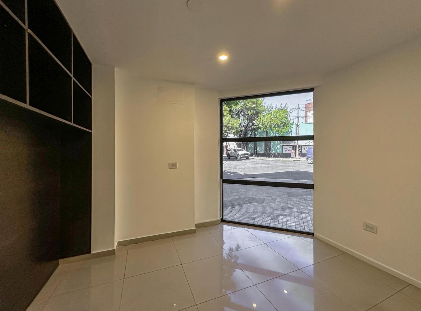 Foto de Local comercial con 2 privados y recepción en esquina de Abasto, imagen 5