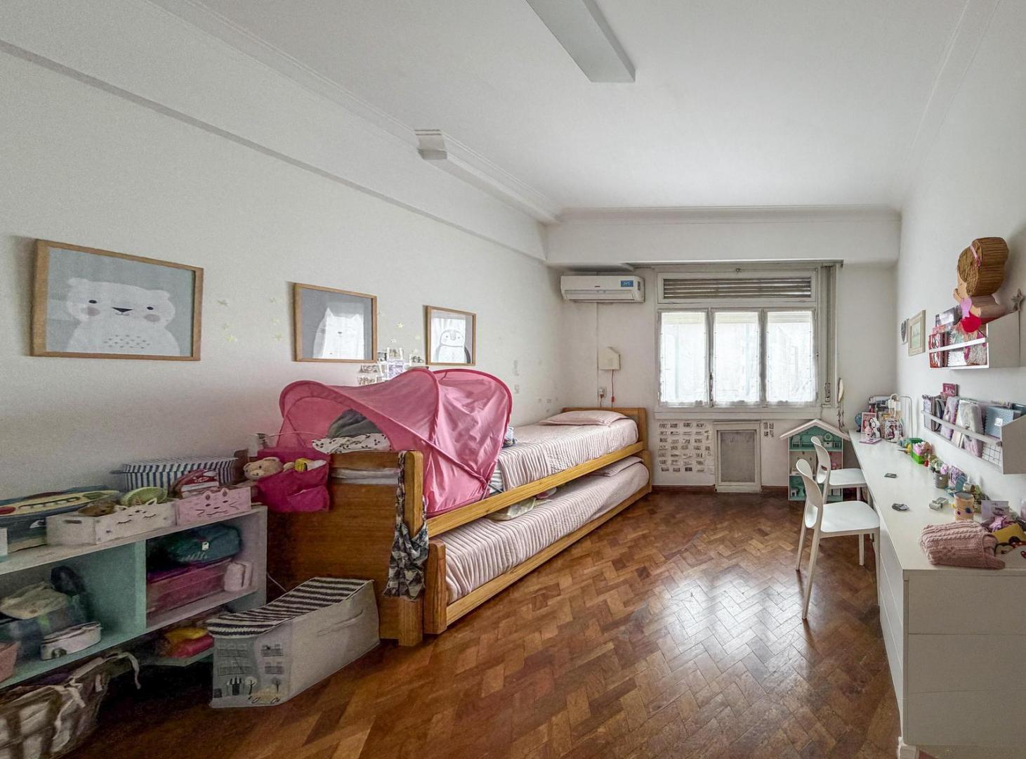 Foto de Departamento señorial de 3 dormitorios más dependencia y cochera, imagen 2