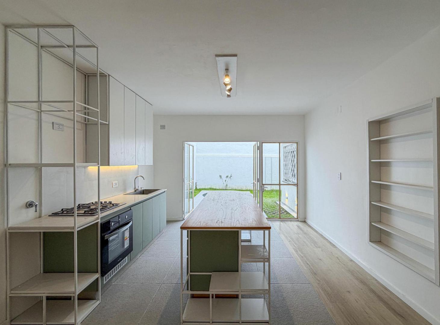 Foto de Casa de 2 dormitorios con jardín, pileta y terraza, imagen 3