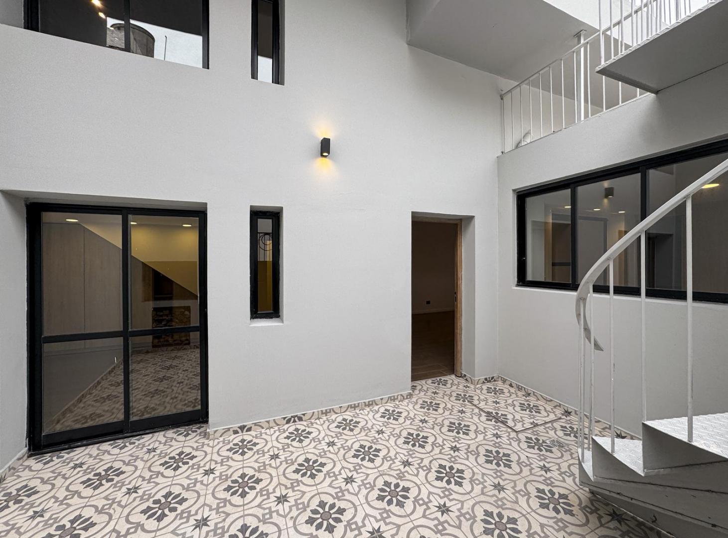 Foto de Casa de pasillo con 2 dormitorios, 3 baños y terraza exclusiva en, imagen 4