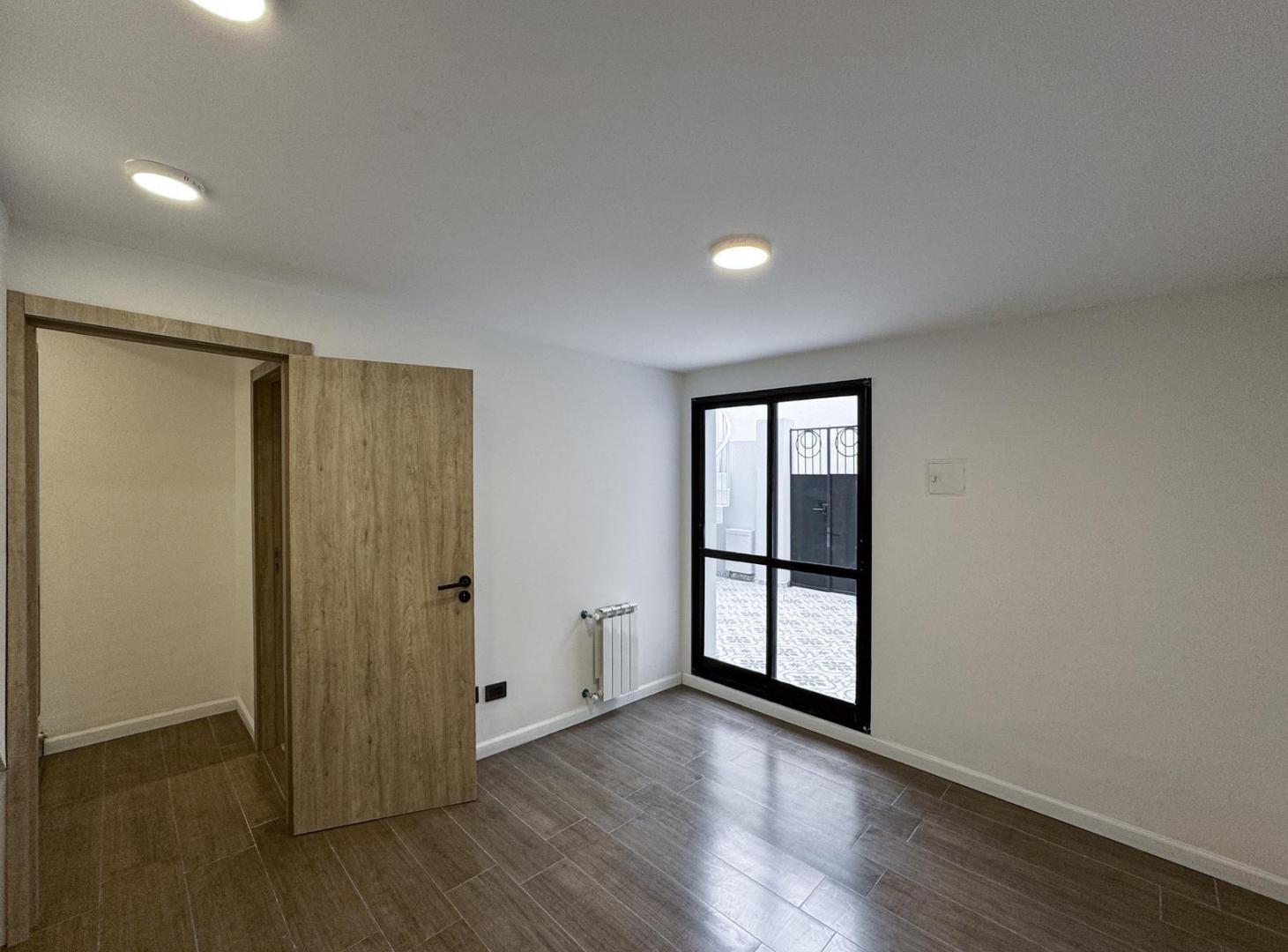Foto de Casa de pasillo con 2 dormitorios, 3 baños y terraza exclusiva en, imagen 5