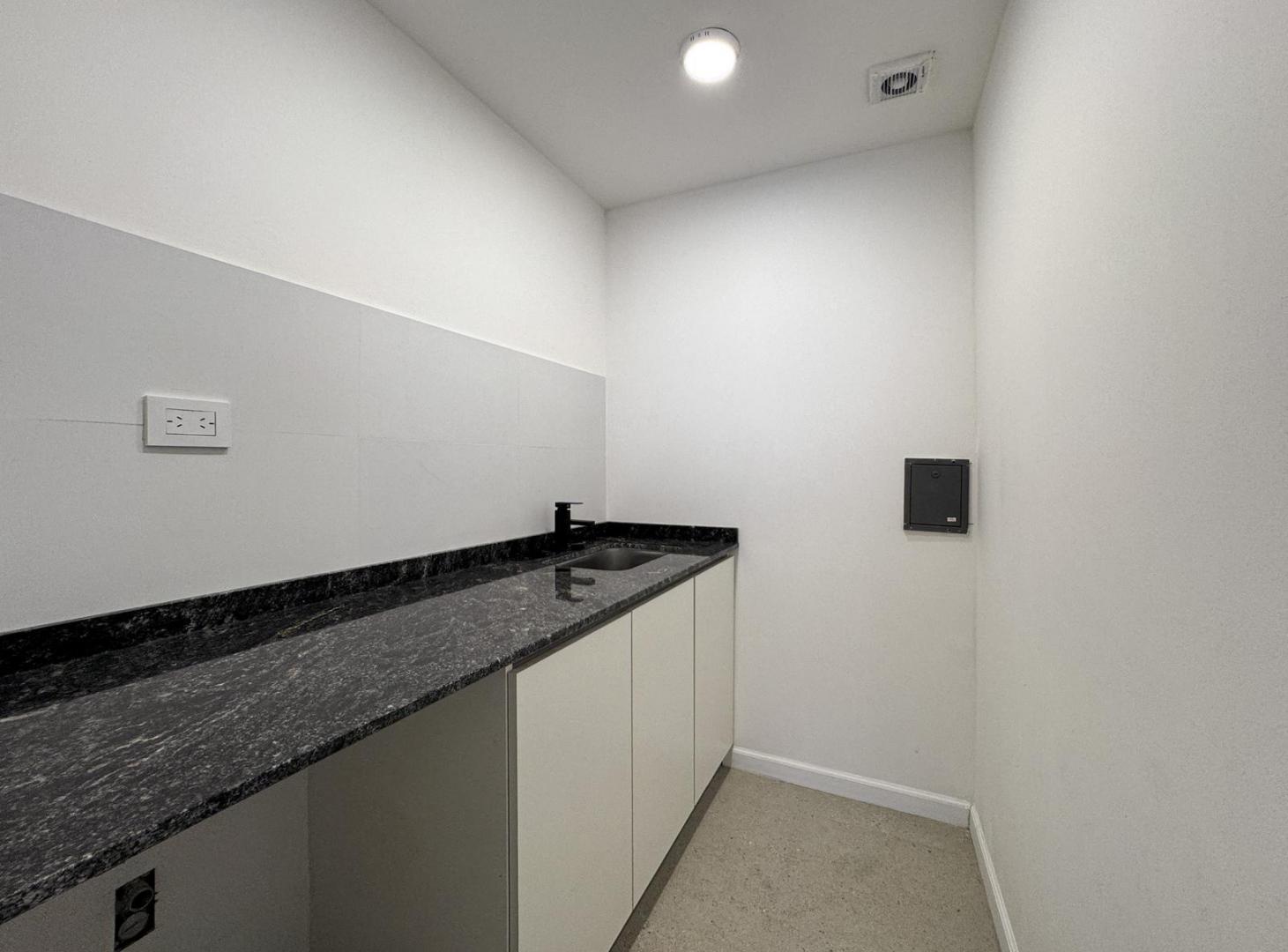 Foto de Casa de pasillo con 2 dormitorios, 3 baños y terraza exclusiva en, imagen 1