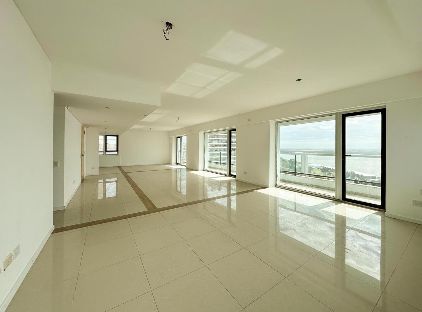 Foto de Departamento de 4 dormitorios con cochera y vista al río en Aqualina, imagen 1