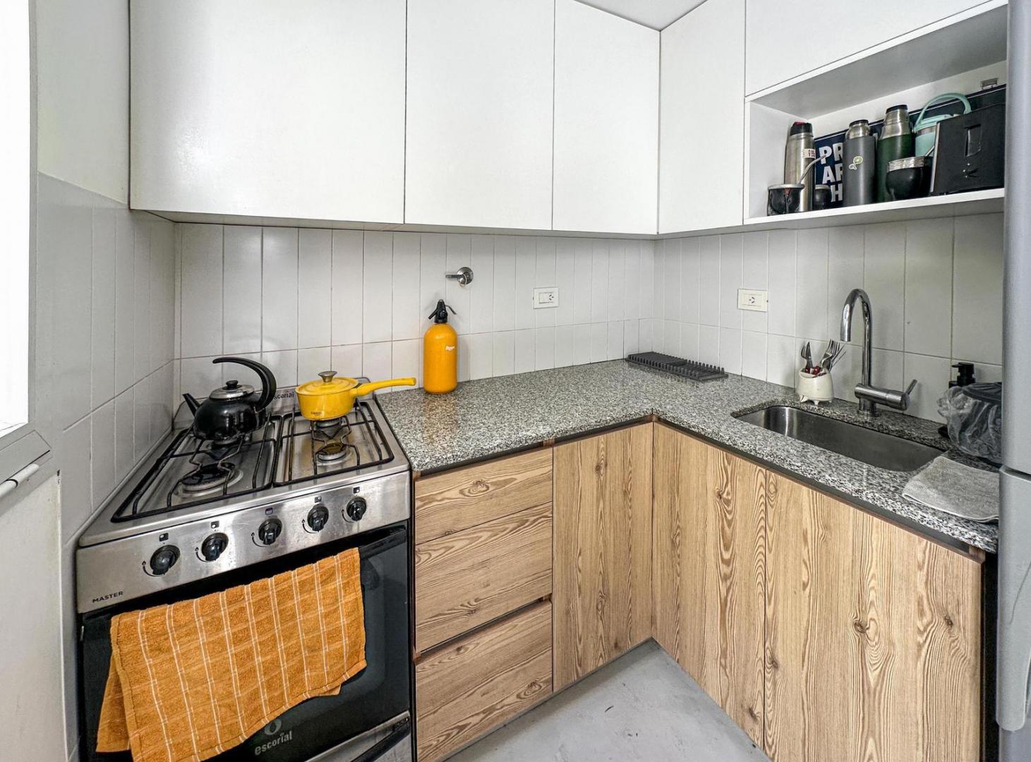 Foto de Casa tipo dúplex de pasillo con 1 dormitorio, patio y balcón, imagen 3