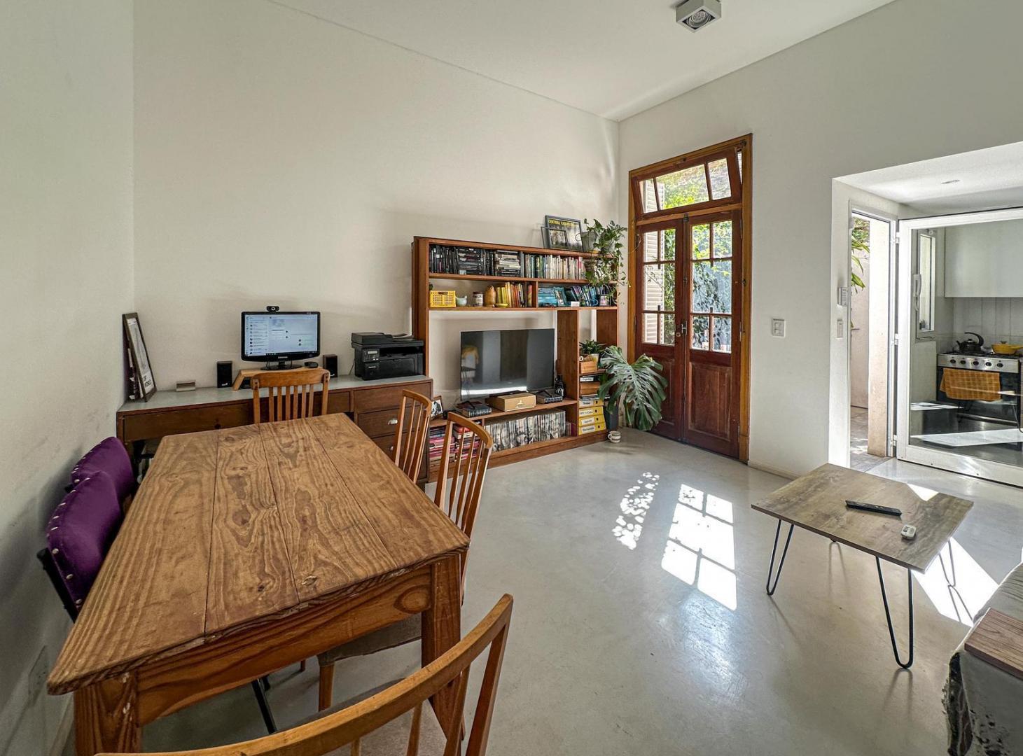 Foto de Casa tipo dúplex de pasillo con 1 dormitorio, patio y balcón, imagen 4