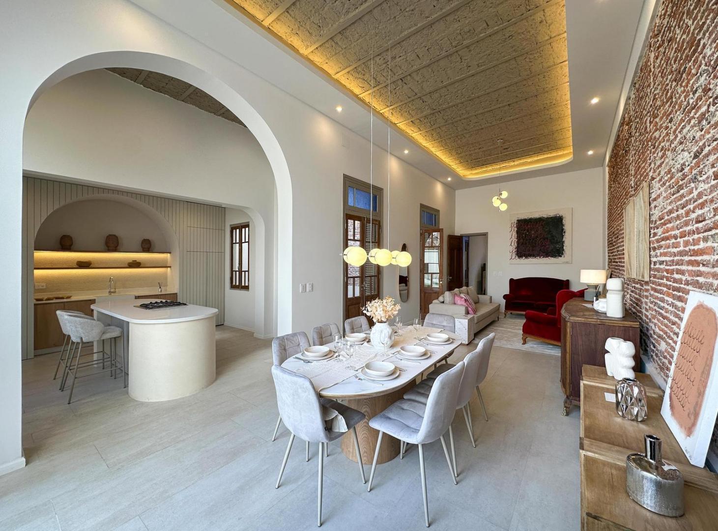Foto de Casa de 4 dormitorios con cochera, jardín y pileta en Abasto, imagen 4