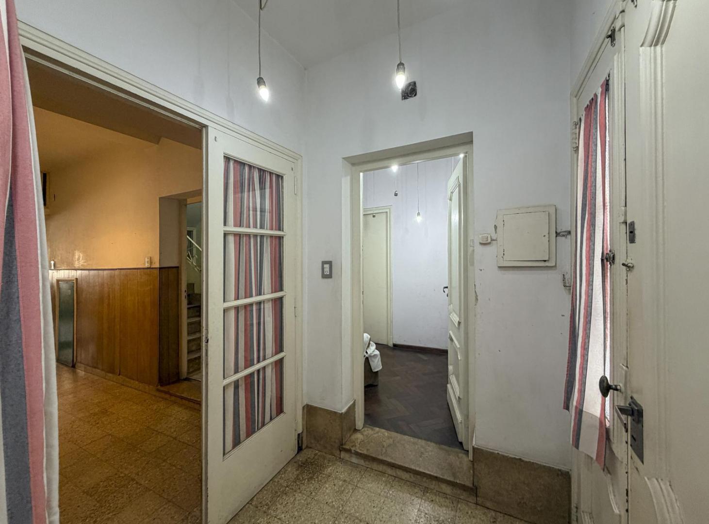 Foto de Casa de 3/4 dormitorios al frente con cochera o terreno centrico, imagen 1