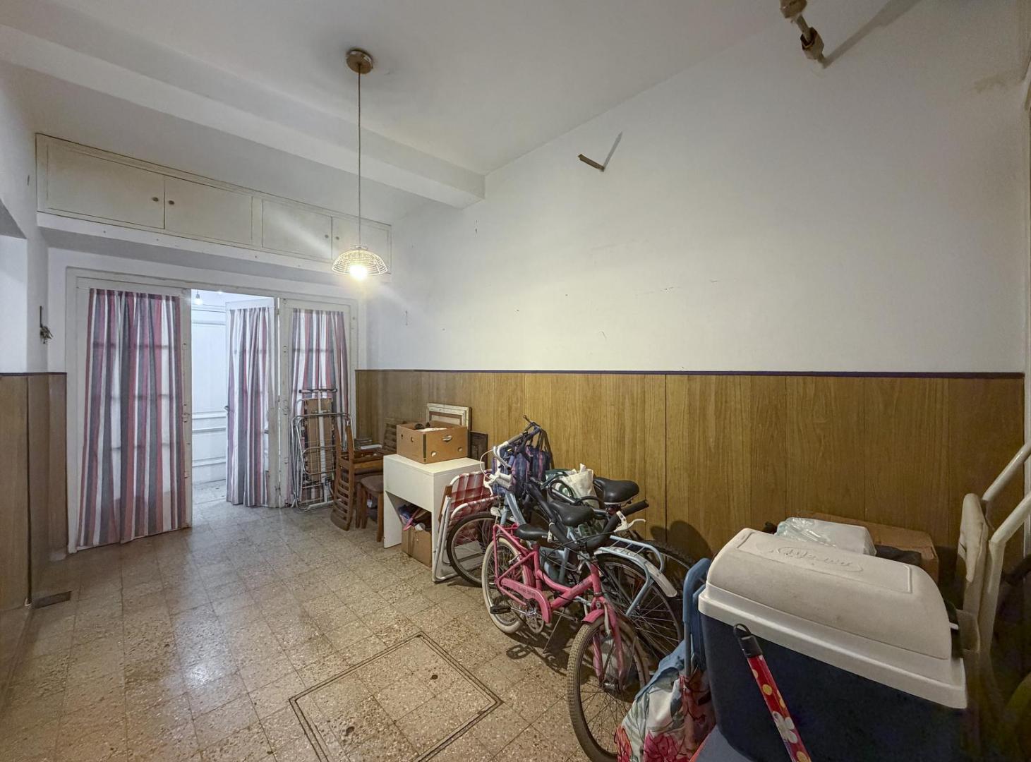 Foto de Casa de 3/4 dormitorios al frente con cochera o terreno centrico, imagen 2