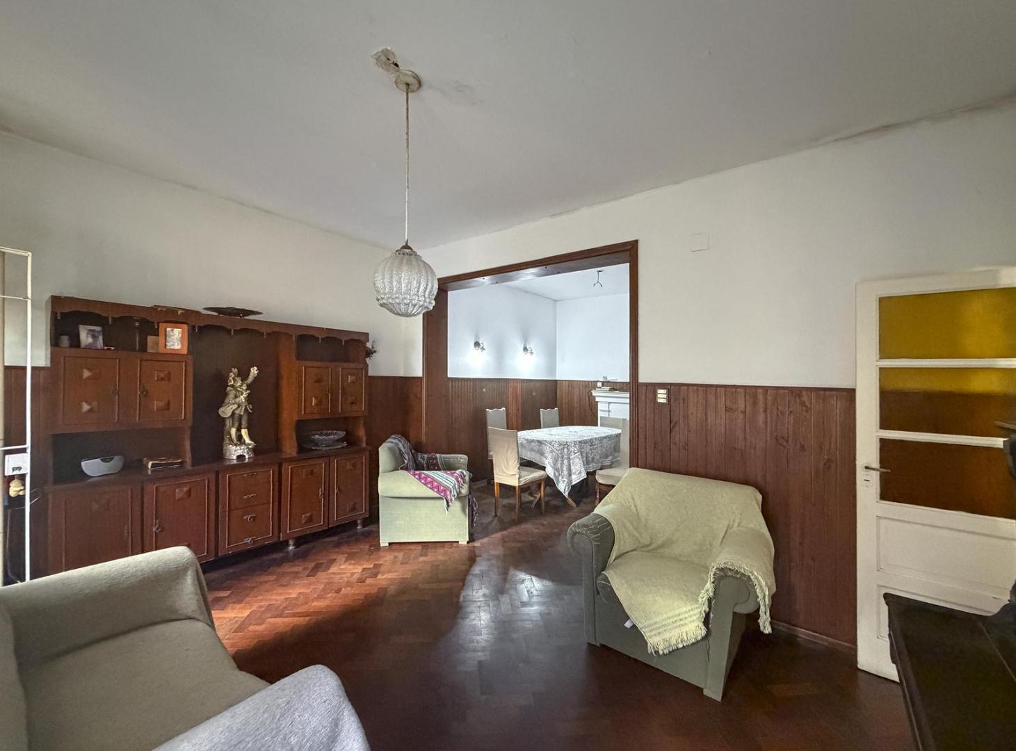 Foto de Casa de 3/4 dormitorios al frente con cochera o terreno centrico, imagen 3