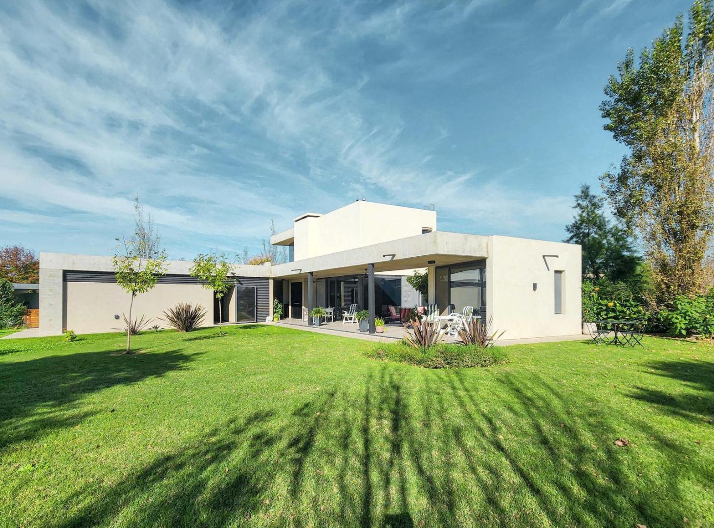 Foto de Casa de revista con 2 dormitorios, gran parque y pileta en La Rinconada, imagen 1