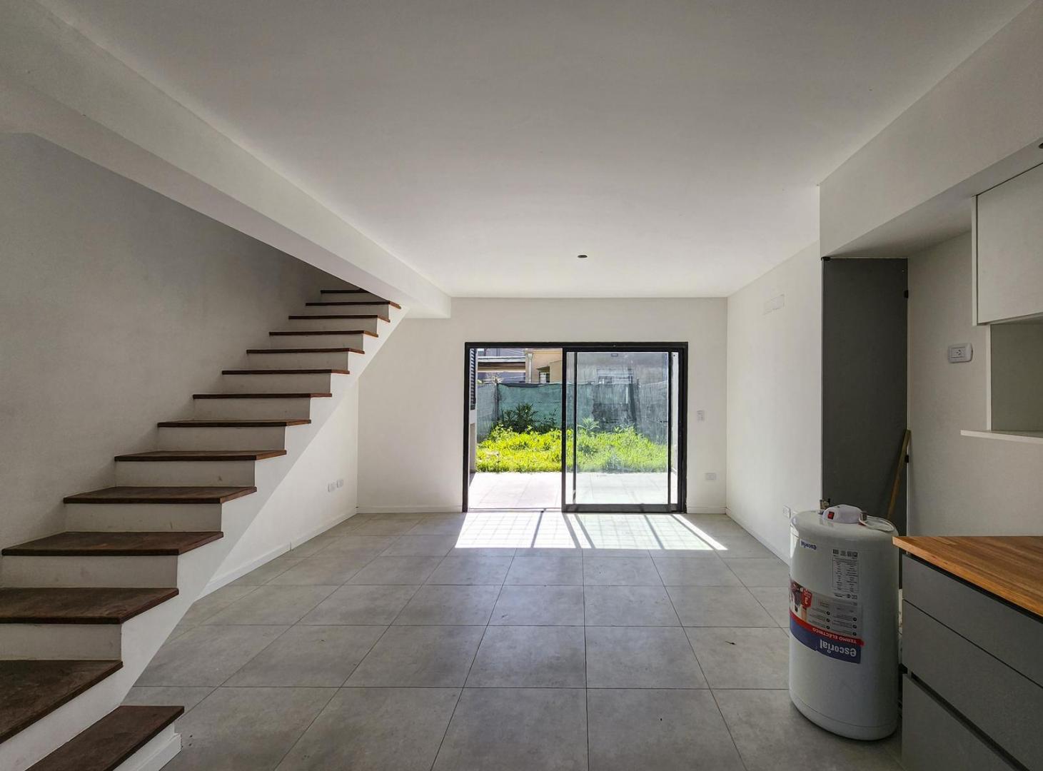 Foto de Casa tipo duplex de 2 dormitorios, cochera, jardín en Tierra Nueva, imagen 1