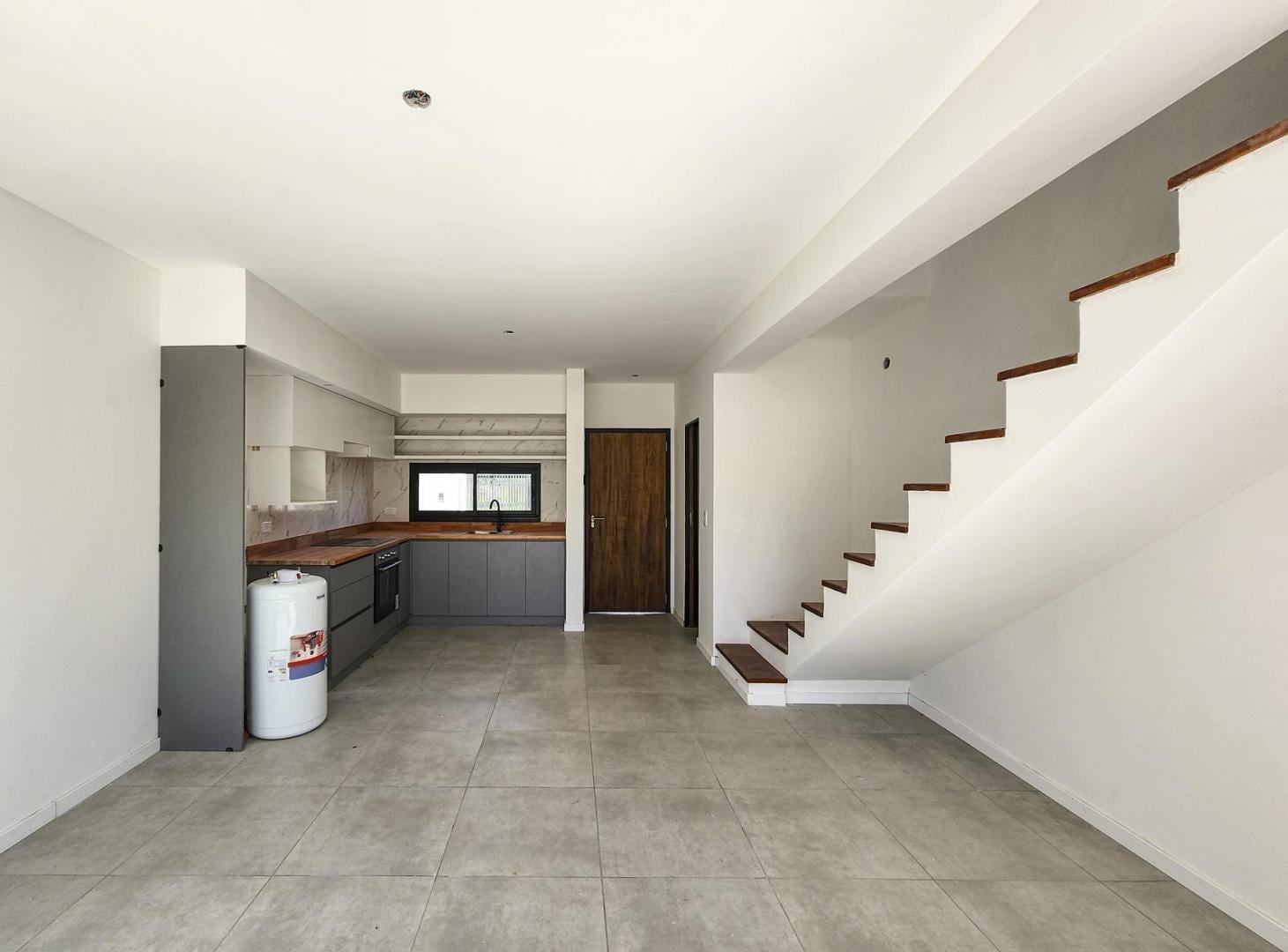 Foto de Casa tipo duplex de 2 dormitorios, cochera, jardín en Tierra Nueva, imagen 5