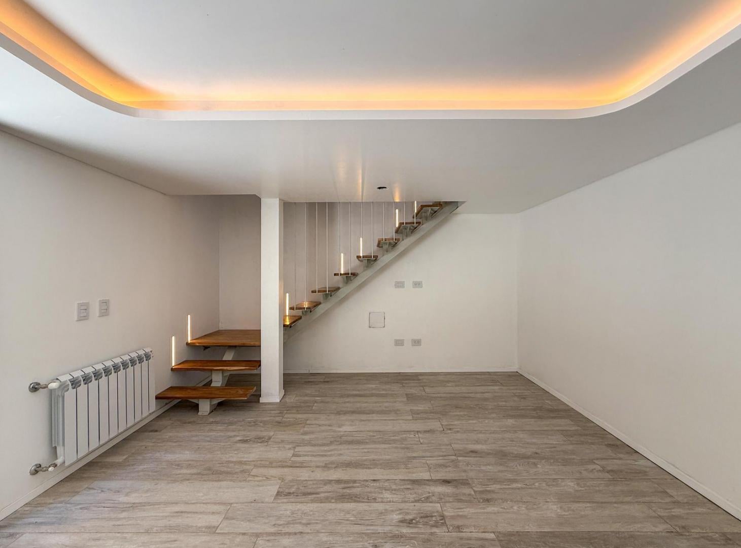 Foto de Casa de pasillo único de 3 dormitorios con patio y parrillero, imagen 2
