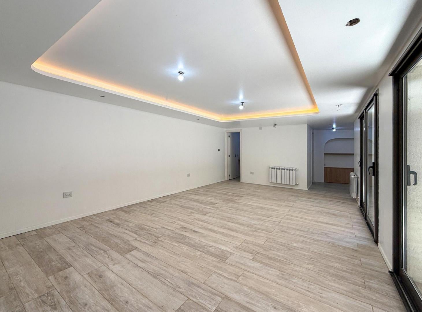 Foto de Casa de pasillo único de 3 dormitorios con patio y parrillero, imagen 1