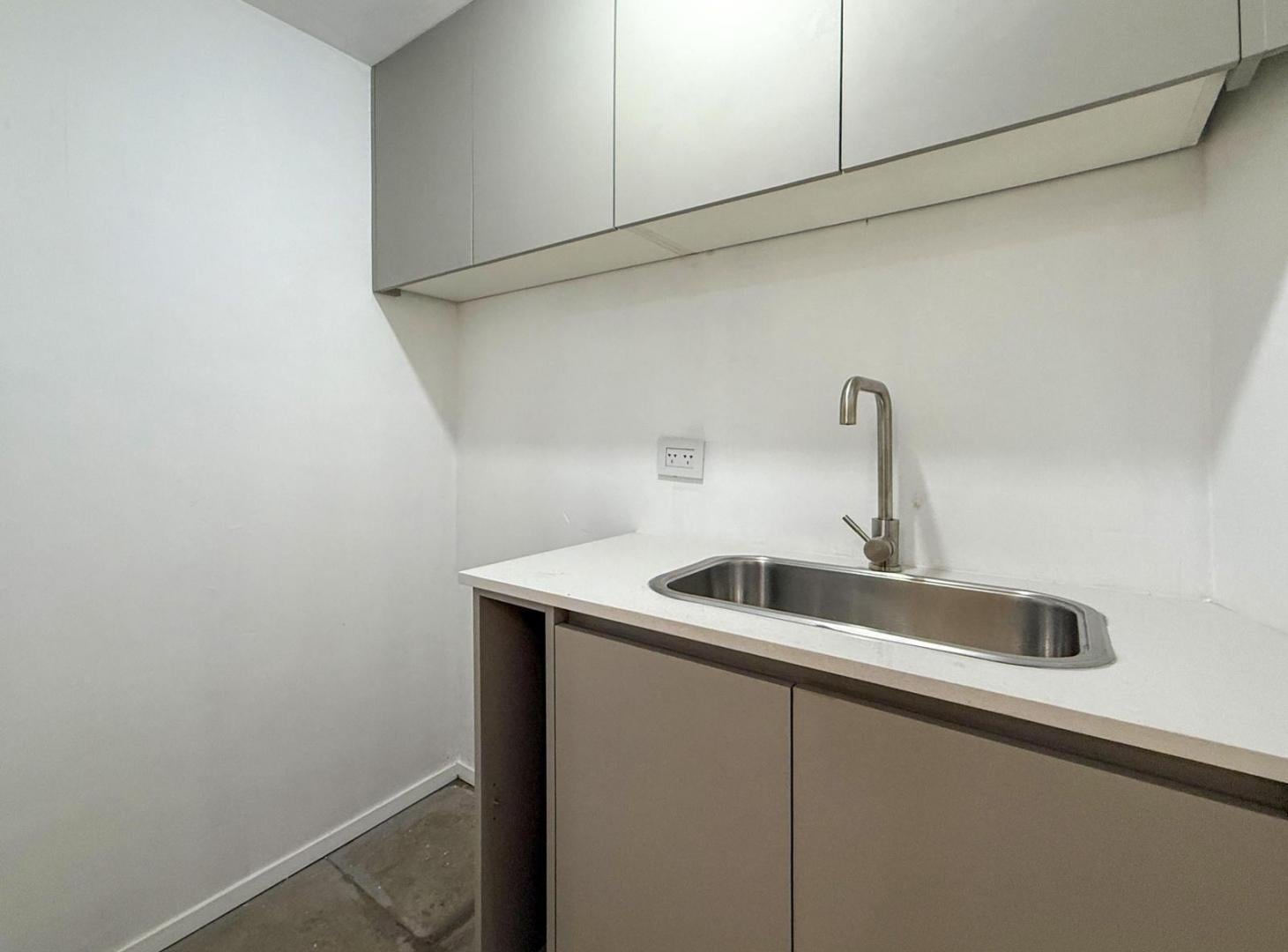 Foto de Casa de pasillo único de 3 dormitorios con patio y parrillero, imagen 4