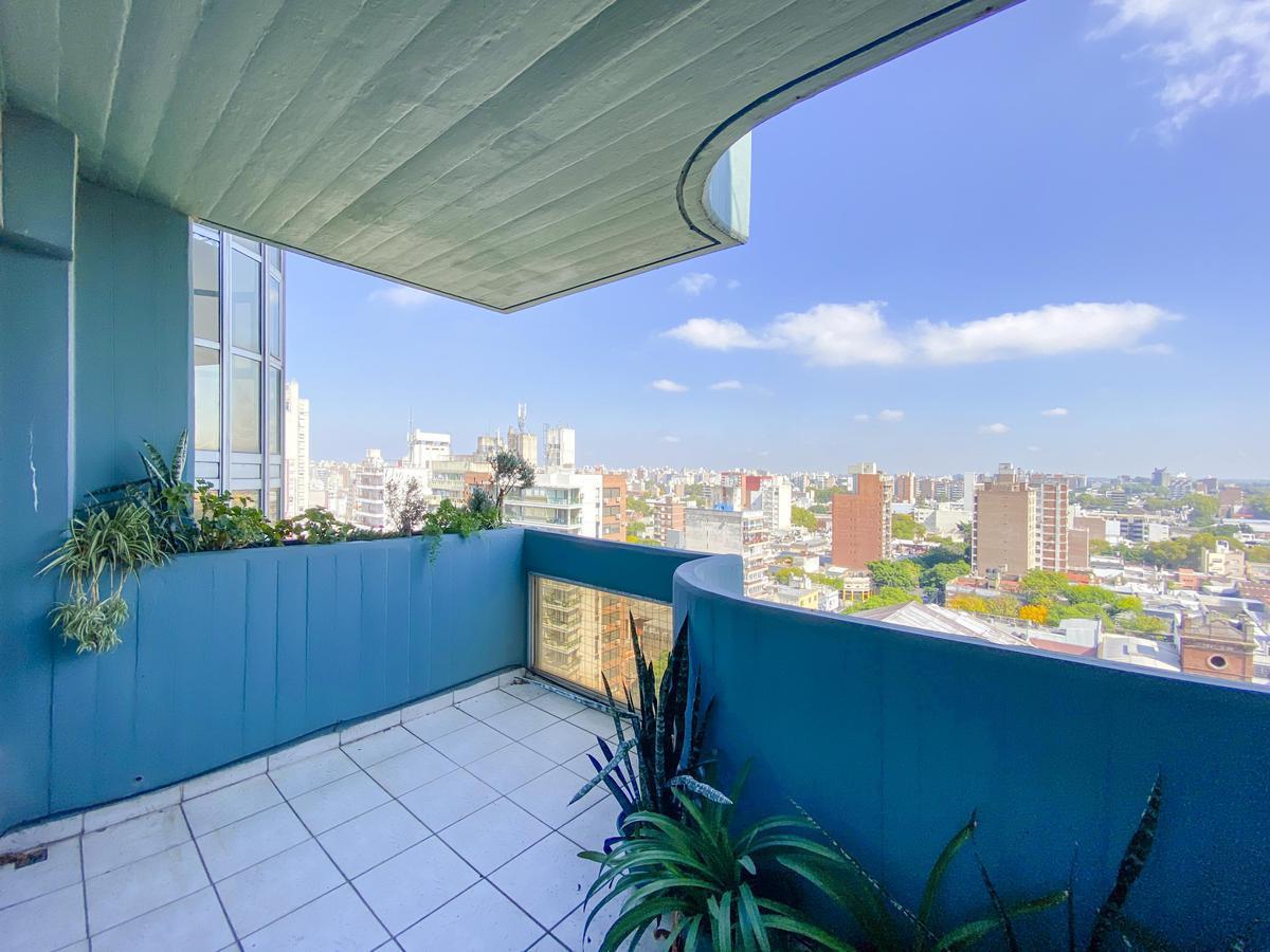 Foto de Departamento de 4 dormitorios gigante con cochera y balcón, imagen 3