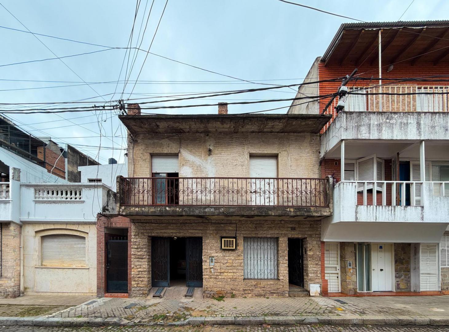 Foto de Casa a remodelar de 2 dormitorios con cochera en la zona de la Terminal, imagen 1