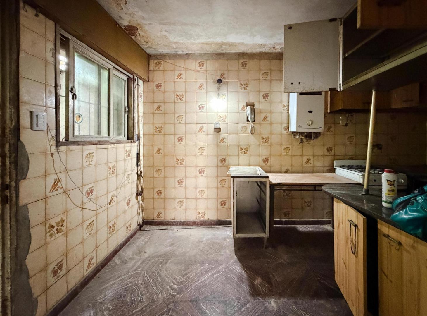 Foto de Casa a remodelar de 2 dormitorios con cochera en la zona de la Terminal, imagen 3