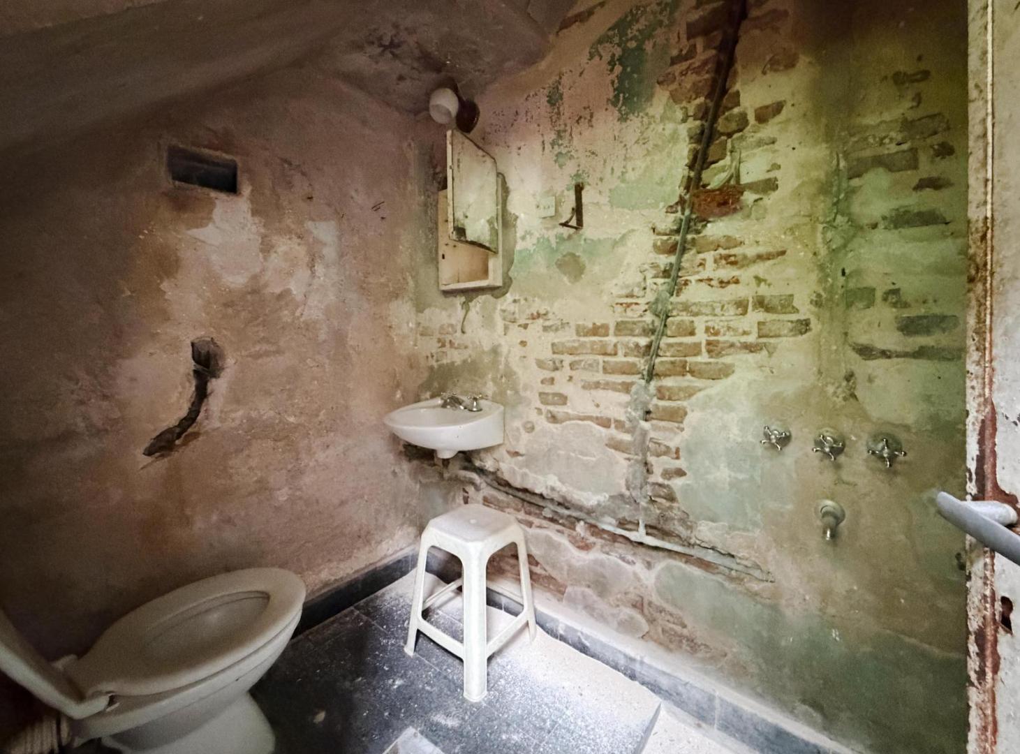 Foto de Casa a remodelar de 2 dormitorios con cochera en la zona de la Terminal, imagen 4