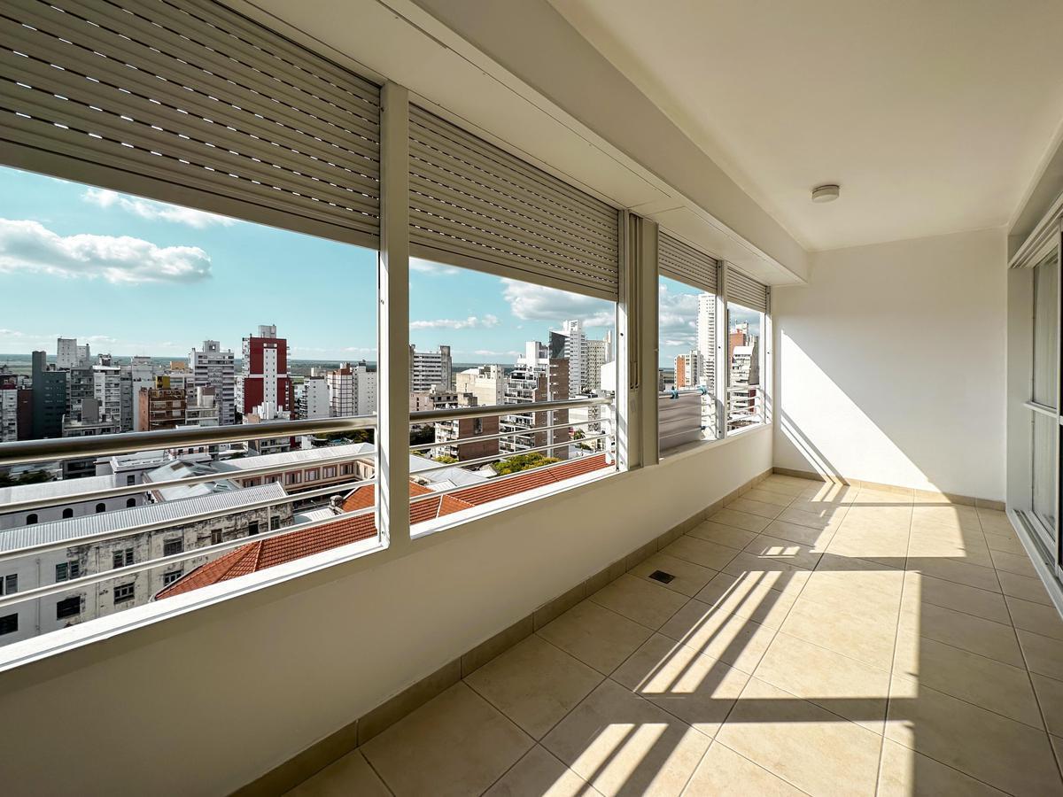 Foto de Departamento de 3 dormitorios con cochera en zona Río, imagen 3