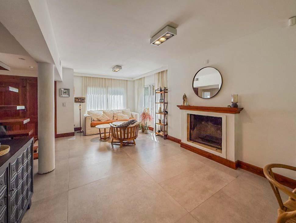 Foto de Casa de 3 dormitorios con cocheras y pileta en El Cielo, Roldan, imagen 4