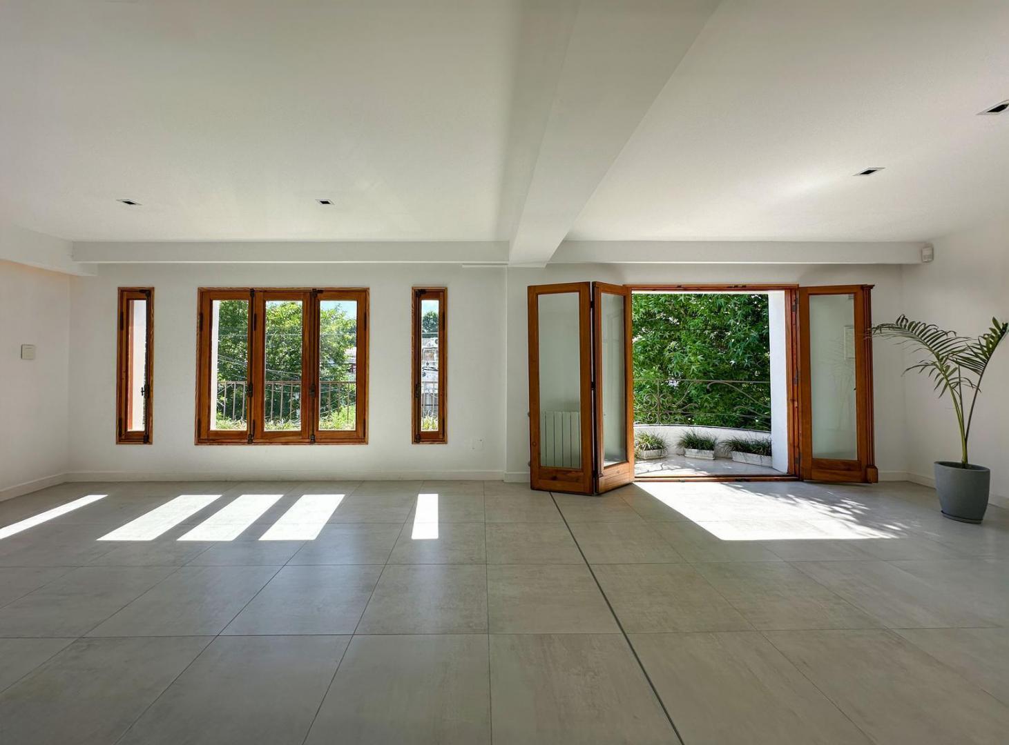 Foto de Casa de 3 dormitorios con patio, cochera y amplia terraza, imagen 4