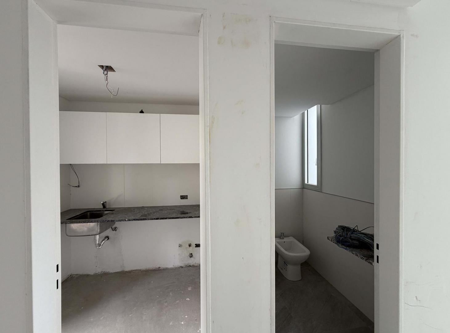 Foto de Oficina premium con baño y cocina en Torre de diseño, imagen 4