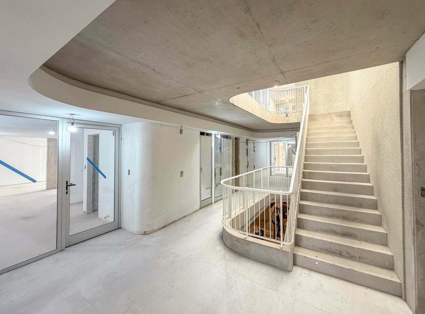 Foto de Oficina premium con baño y cocina en Torre de diseño, imagen 3