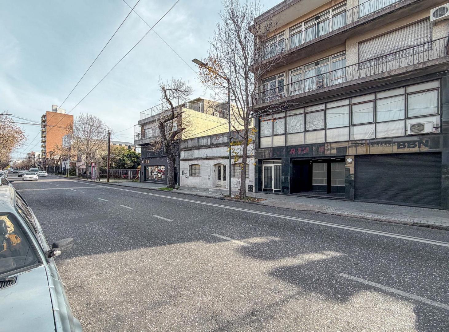 Foto de Edificio completo con local comercial y 2 unidades de departamentos, imagen 4