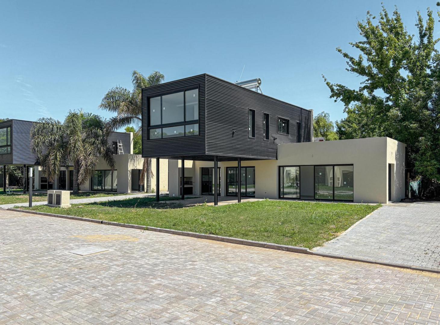 Foto de Casas de 2 dormitorios con jardín y pileta en complejo de Funes, imagen 1