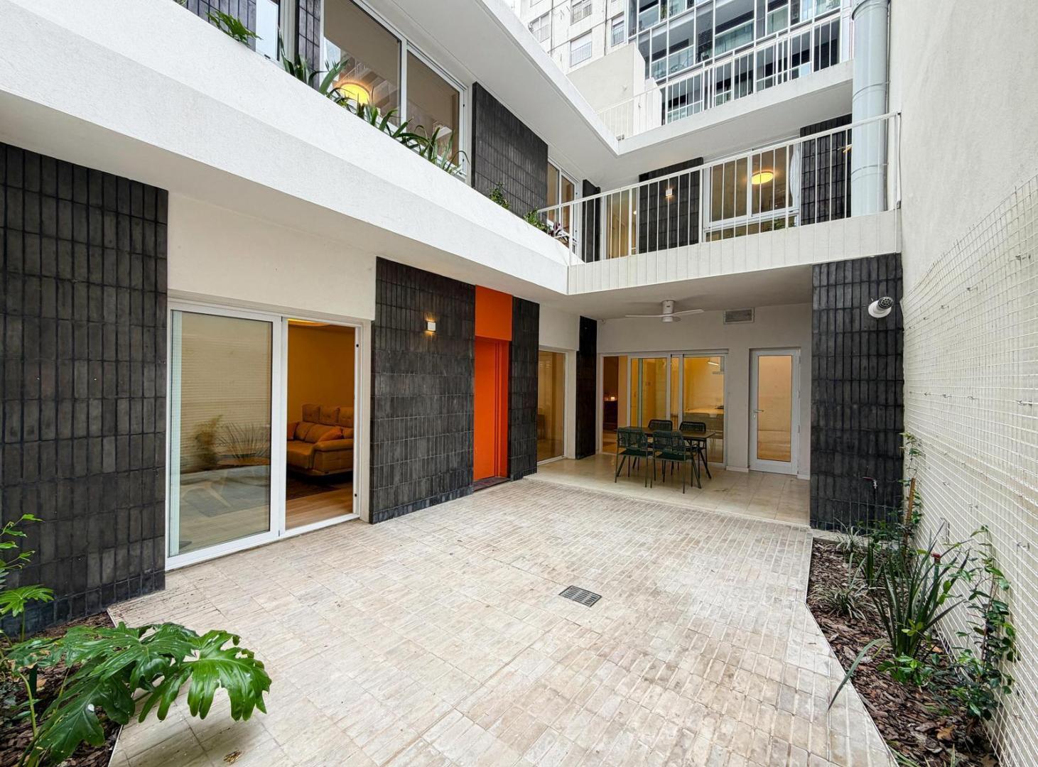 Foto de Casa de pasillo único de 3 dormitorios con pileta en la zona río, imagen 1
