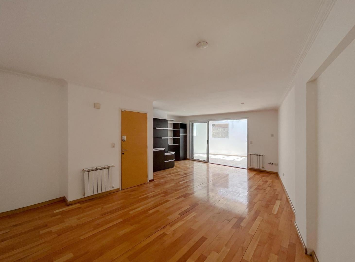 Foto de Departamento de 3 dormitorios con 3 baños, radiadores, cochera y, imagen 2