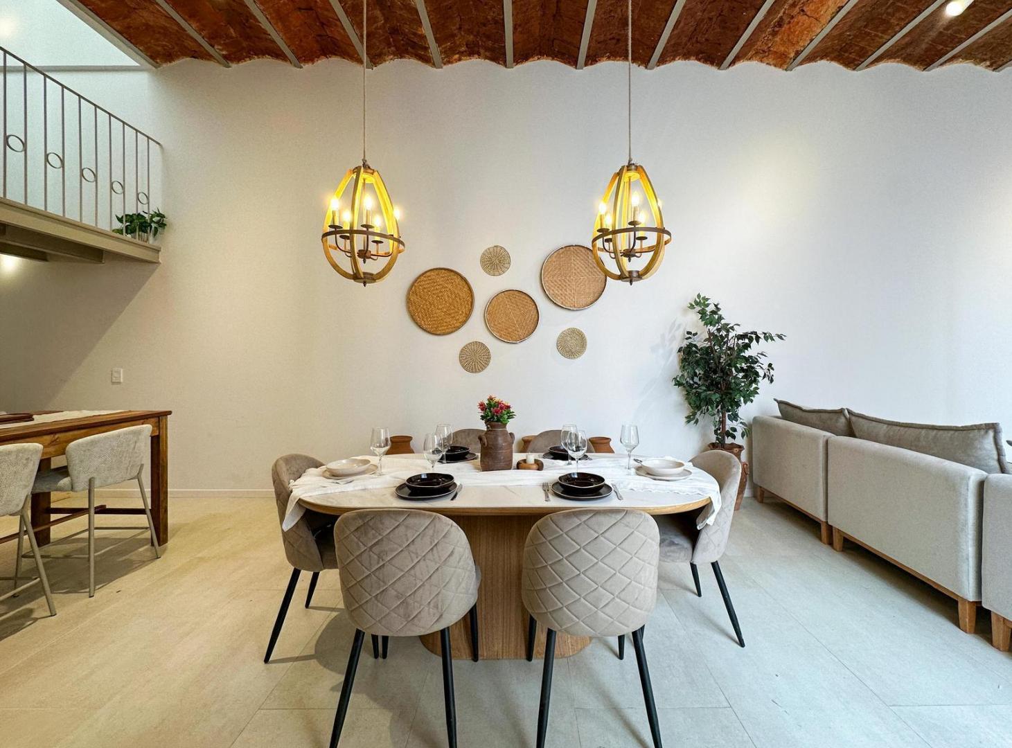 Foto de Casa de pasillo de 3 dormitorios con jardín y pileta en zona río, imagen 2