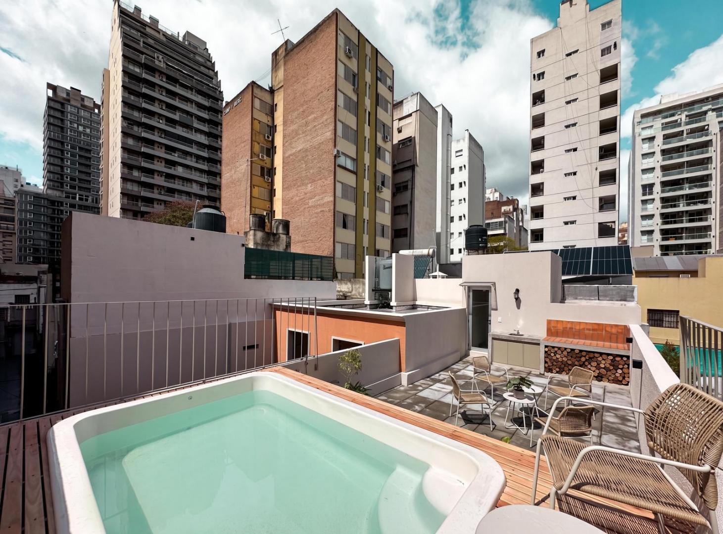 Foto de Casa de pasillo de 3 dormitorios con jardín y pileta en zona río, imagen 5