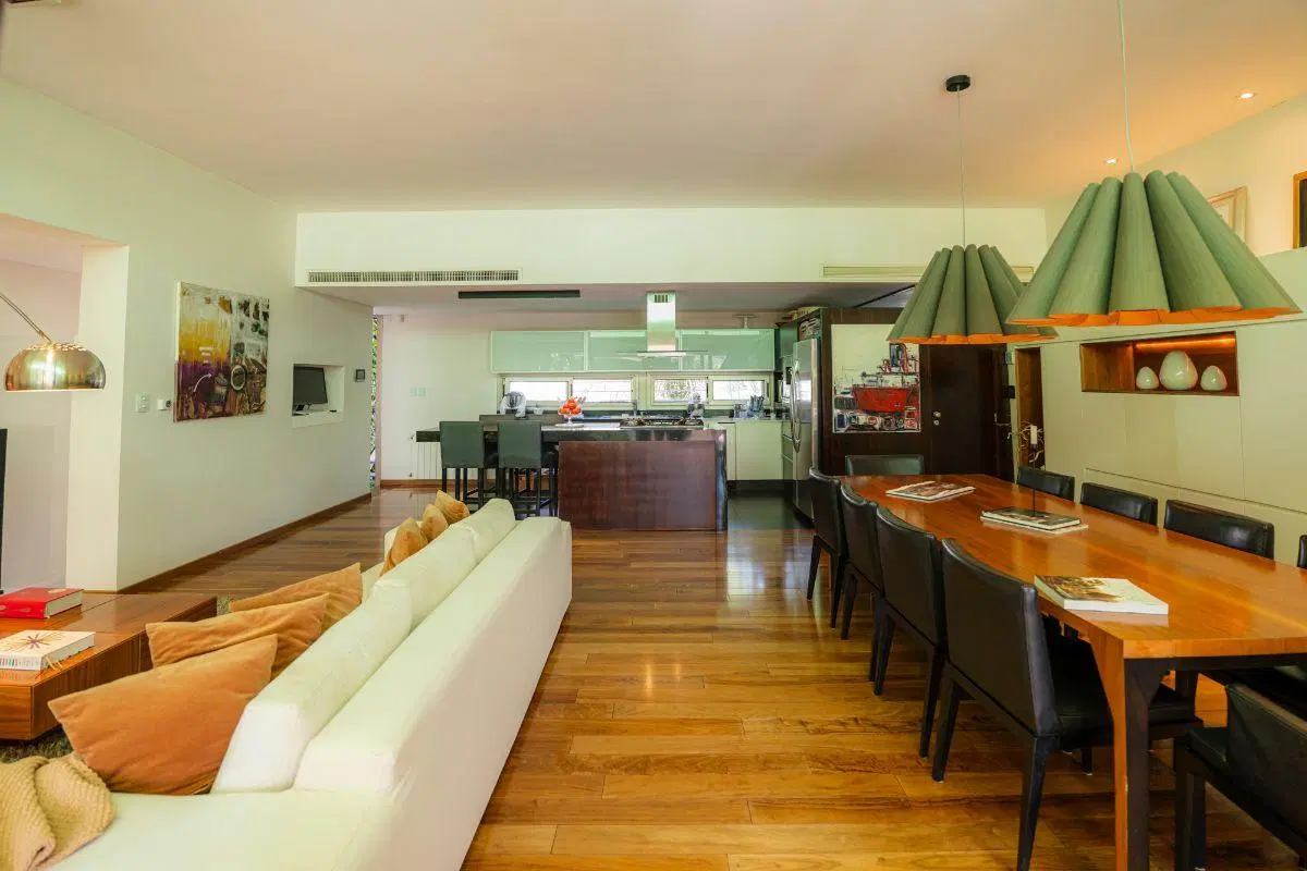 CASA DE DISEÑO DE 3 DORMITORIOS CON PILETA, PARRILLERO Y COCHERA EN VENTA 5