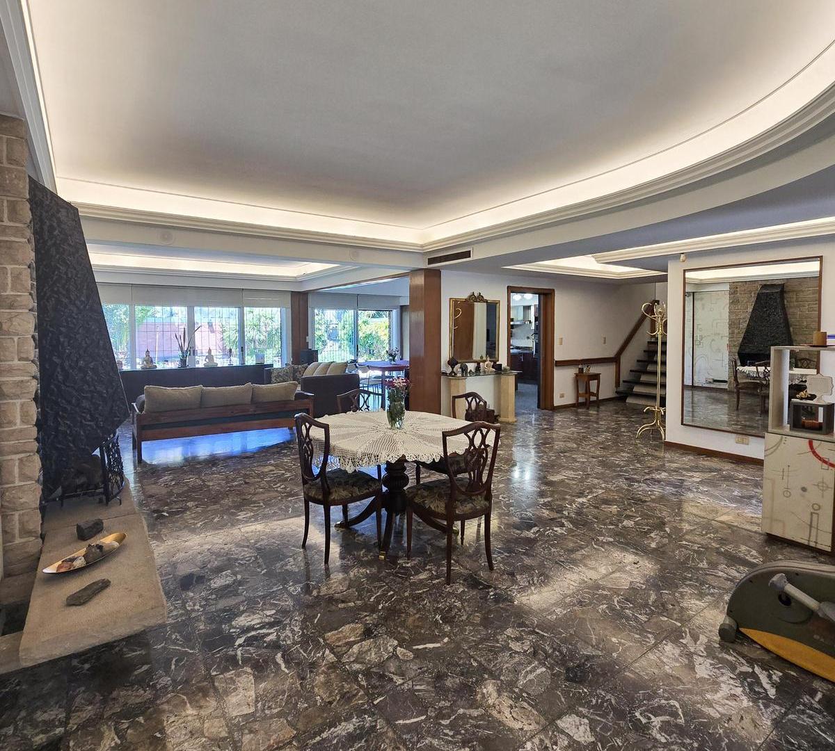 Foto de Venta Chalet de 4 Ambientes con Jardín, Piscina, Quincho y Playroom en, imagen 4