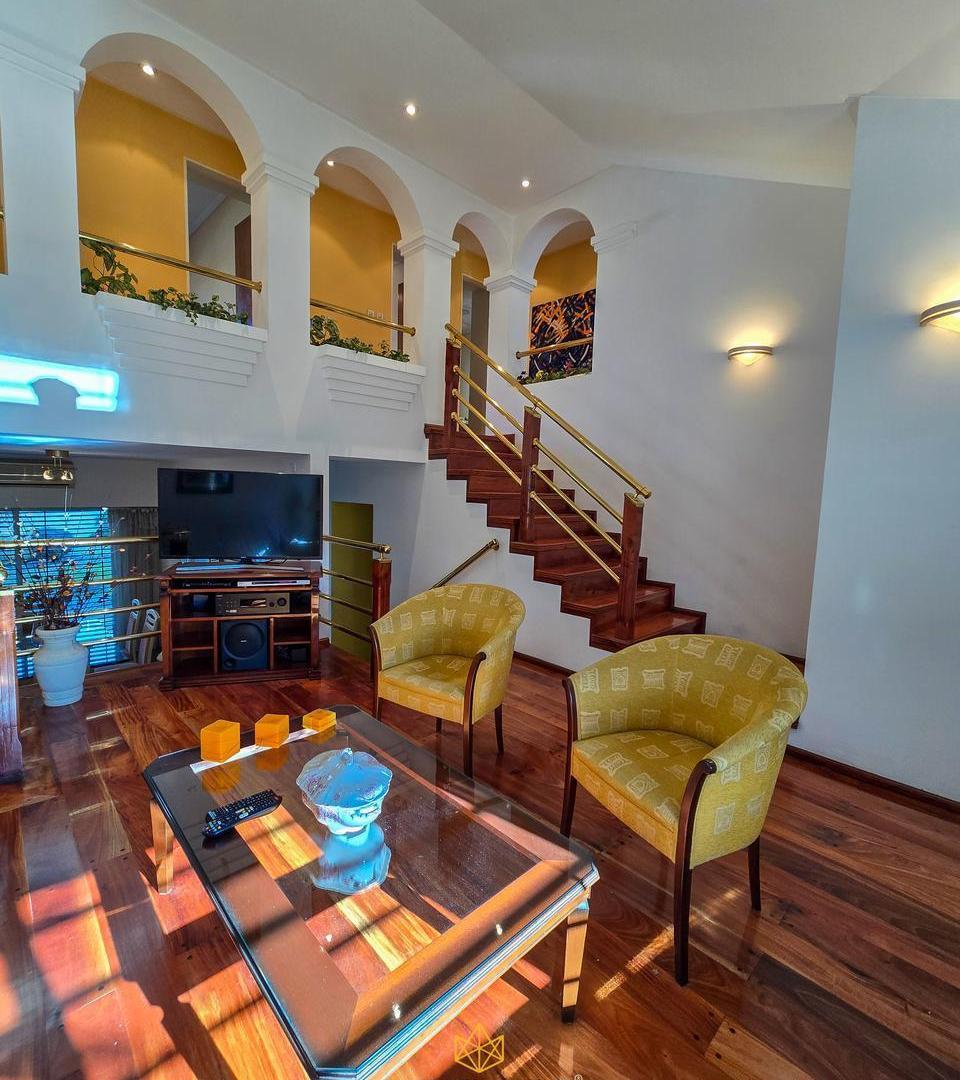 Foto de Venta casa 5 ambientes en dos plantas con jardín, parrilla y garaje en, imagen 2