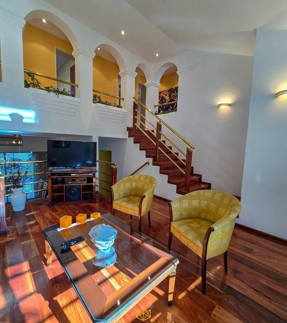 Venta casa 5 ambientes en dos plantas con jardín, parrilla y garaje en Villa Lugano 1