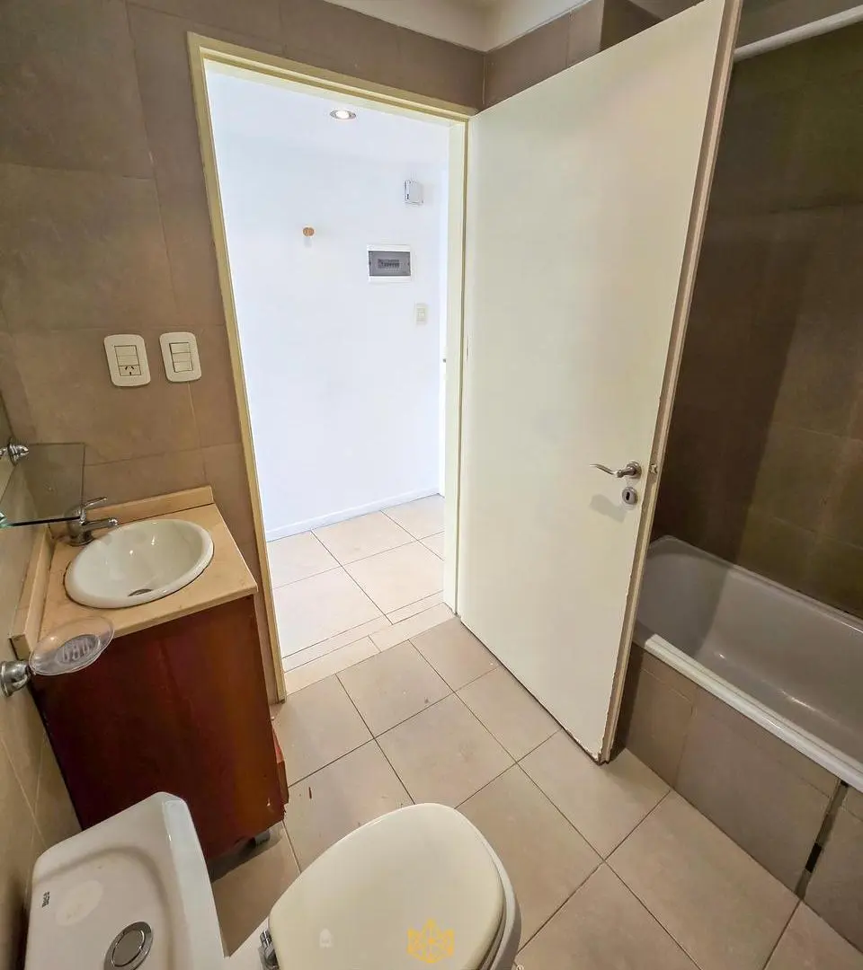 PROPIEDAD RESERVADA - Venta monoambiente al frente con balcón y amenities en Flores Sur 8
