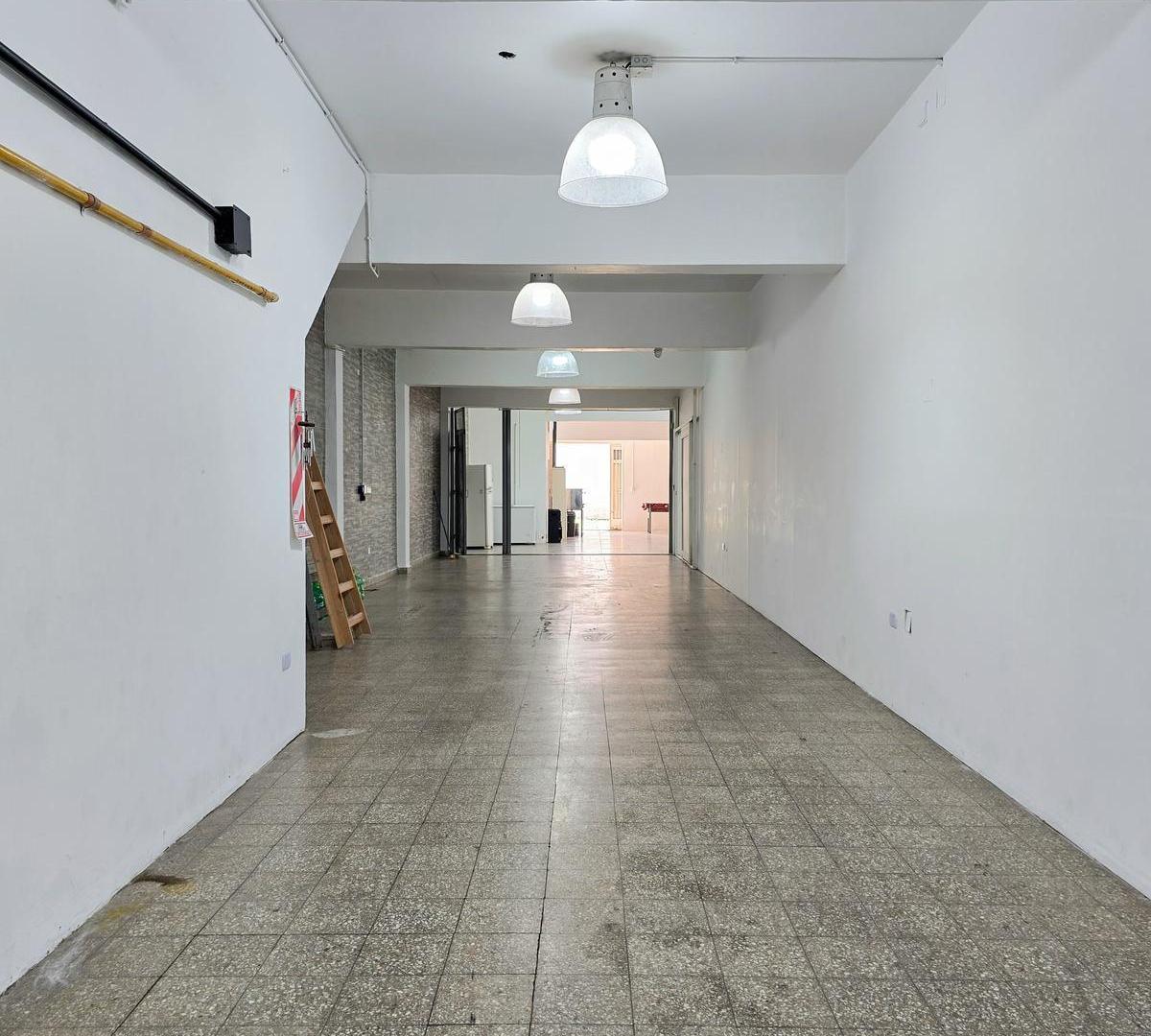 Foto de Venta inmueble comercial con local, garaje y 3 departamentos sobre, imagen 5